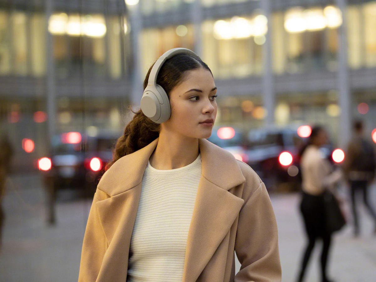 Sony WH-1000MX4 Wireless Noise-Cancelling Headphones Launched