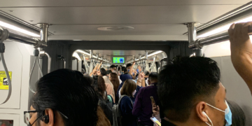 kelana jaya lrt train congestion indoor mask