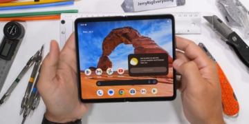 Google Pixel Fold JerryRigEverything