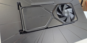 NVIDIA GeForce RTX 4070 Super FE Product Shot 1