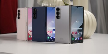 Samsung Galaxy Z Fold6 standing